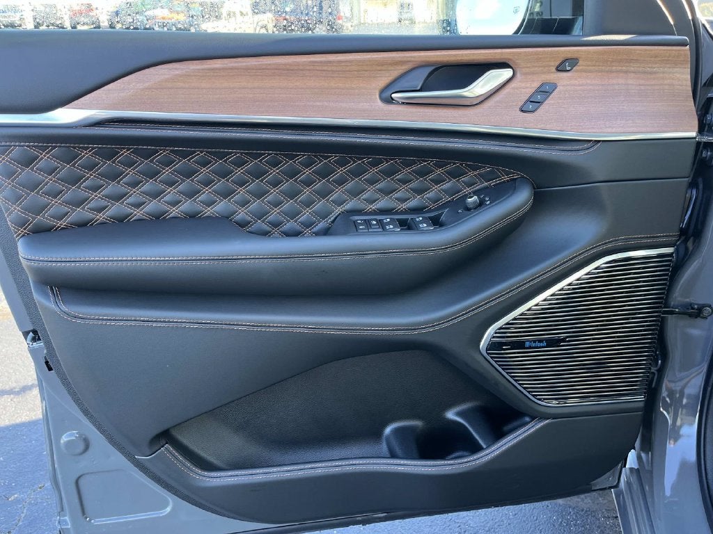 2027 Jeep Grand Cherokee GRAND CHEROKEE SUMMIT 4X4