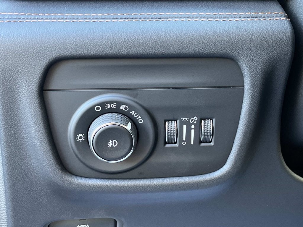 2027 Jeep Grand Cherokee GRAND CHEROKEE SUMMIT 4X4
