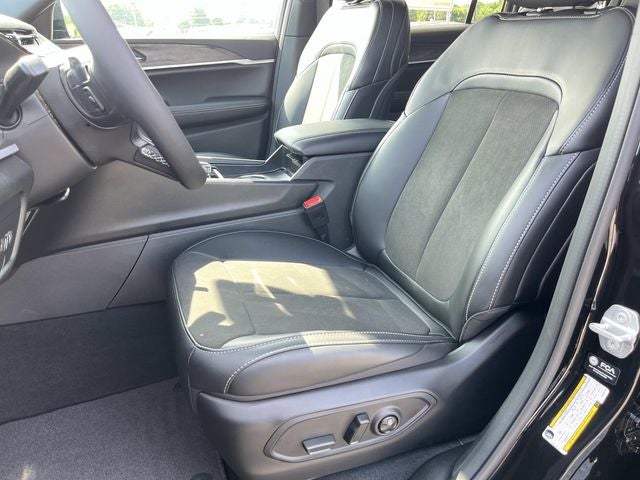 2026 Jeep Grand Cherokee L GRAND CHEROKEE L LAREDO ALTITUDE 4X4