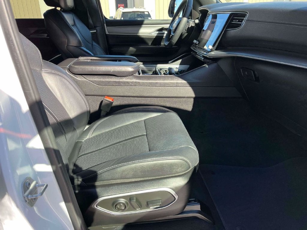 2025 Jeep Wagoneer Carbide 4x4