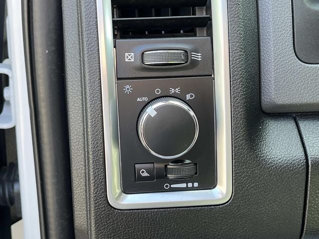 2020 RAM 1500 Classic SLT Crew Cab 4x4 5'7' Box