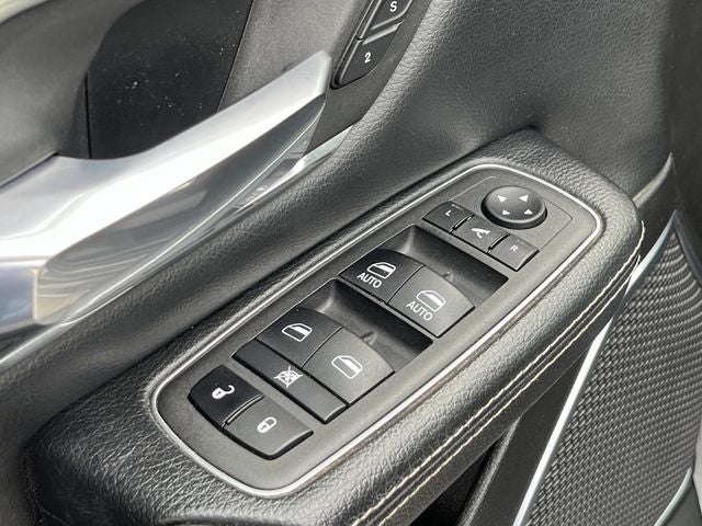 2024 RAM 1500 Laramie Crew Cab 4x2 5'7' Box