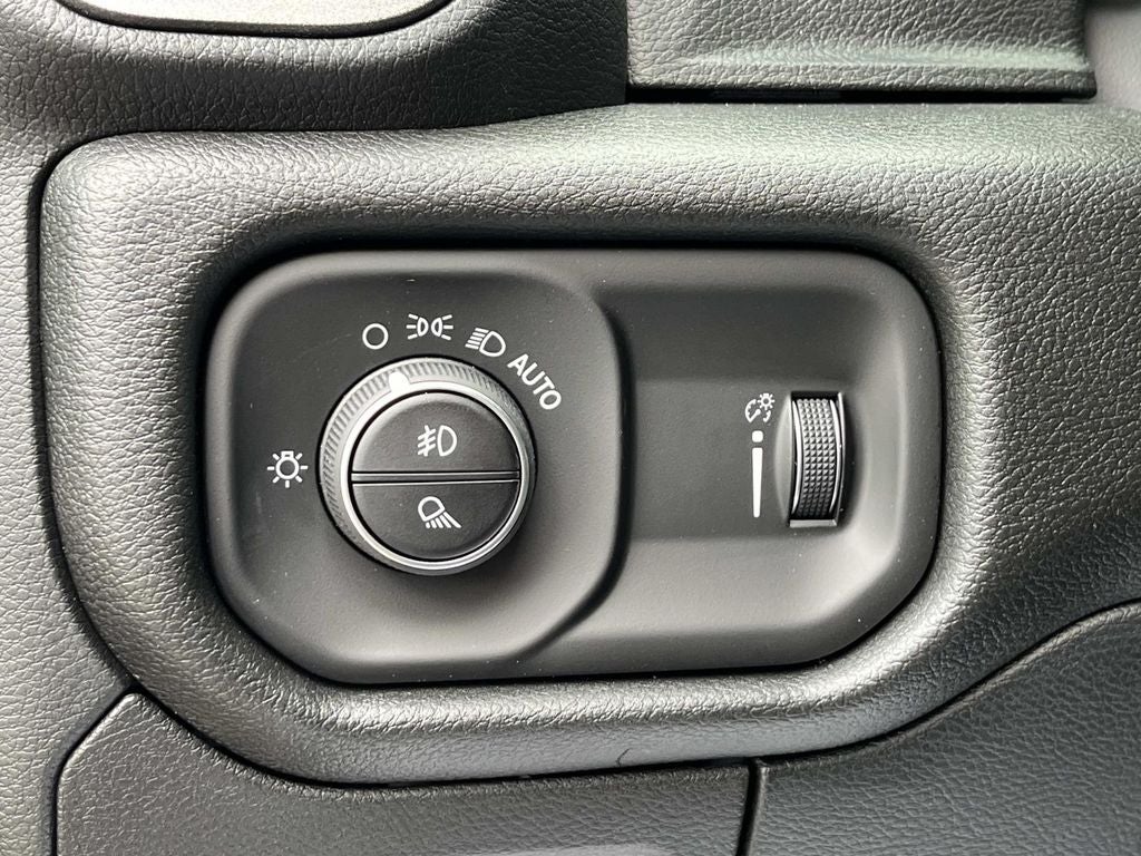 2026 RAM 1500 RAM 1500 WARLOCK CREW CAB 4X4 5'7' BOX