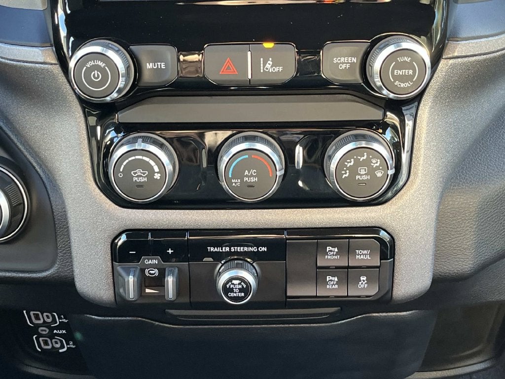 2026 RAM 1500 Tradesman Crew Cab 4x4 5'7' Box