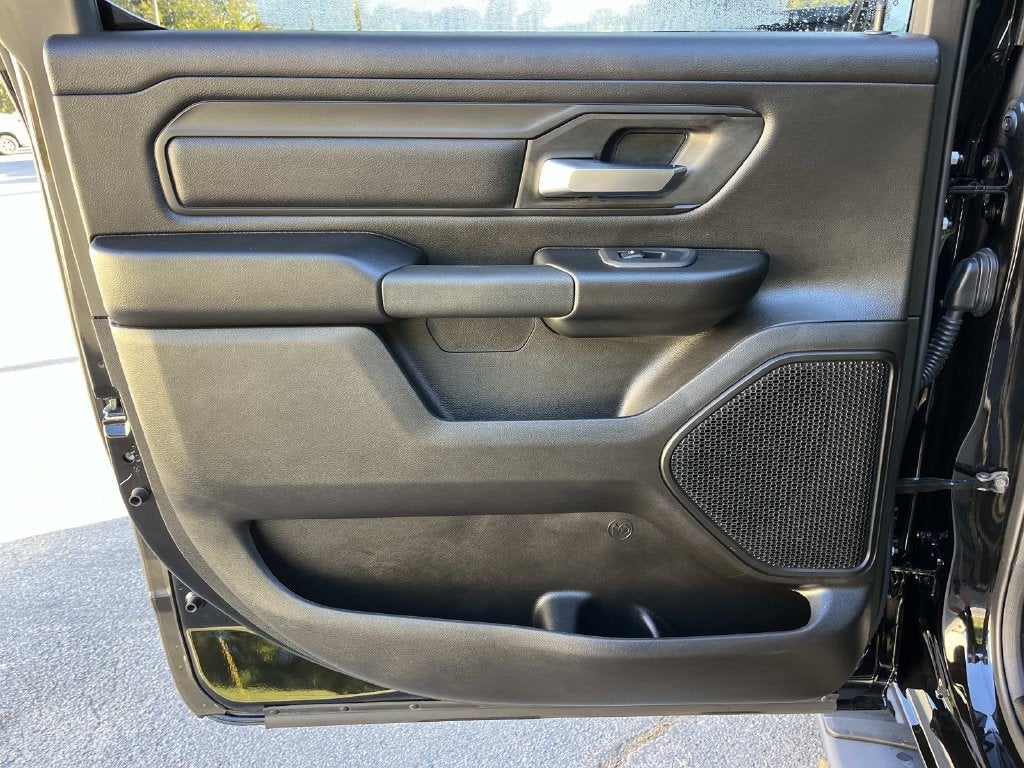 2026 RAM 1500 Tradesman Crew Cab 4x4 5'7' Box