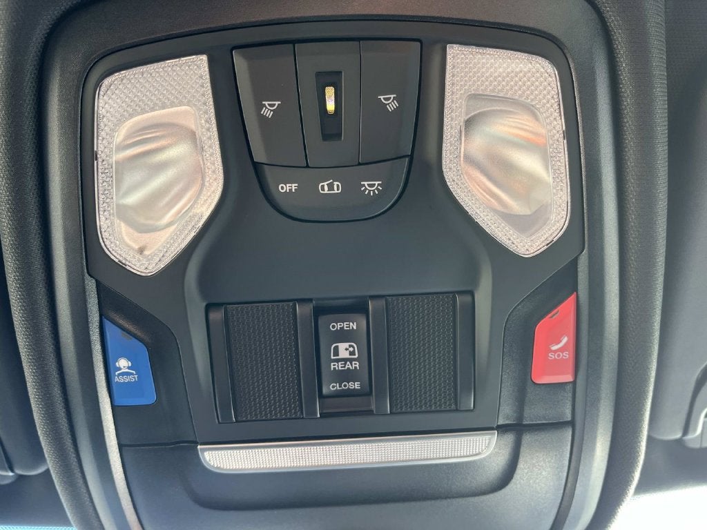 2026 RAM 1500 Tradesman Crew Cab 4x4 5'7' Box
