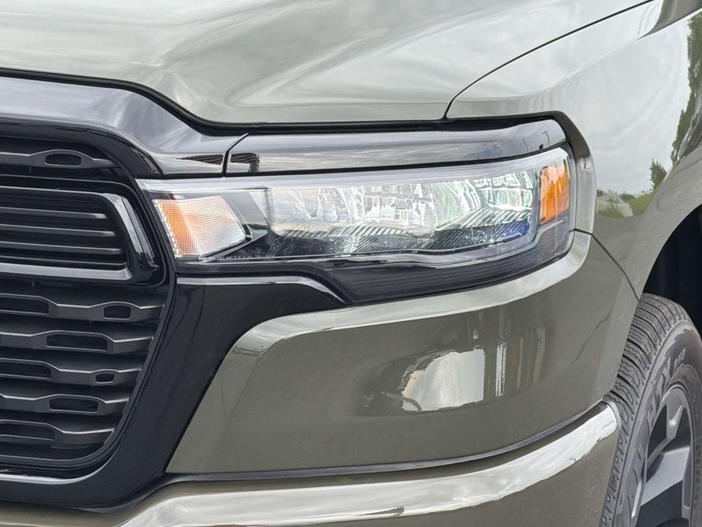 2026 RAM 1500 RAM 1500 EXPRESS CREW CAB 4X4 5'7' BOX