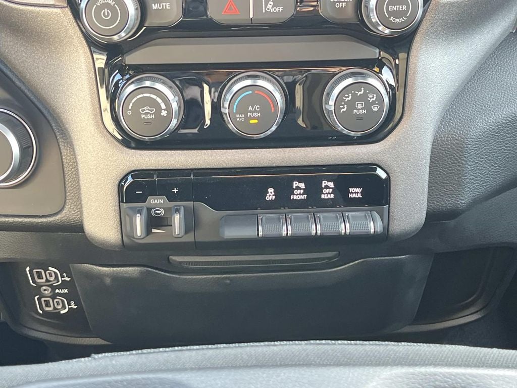 2026 RAM 1500 RAM 1500 EXPRESS CREW CAB 4X4 5'7' BOX