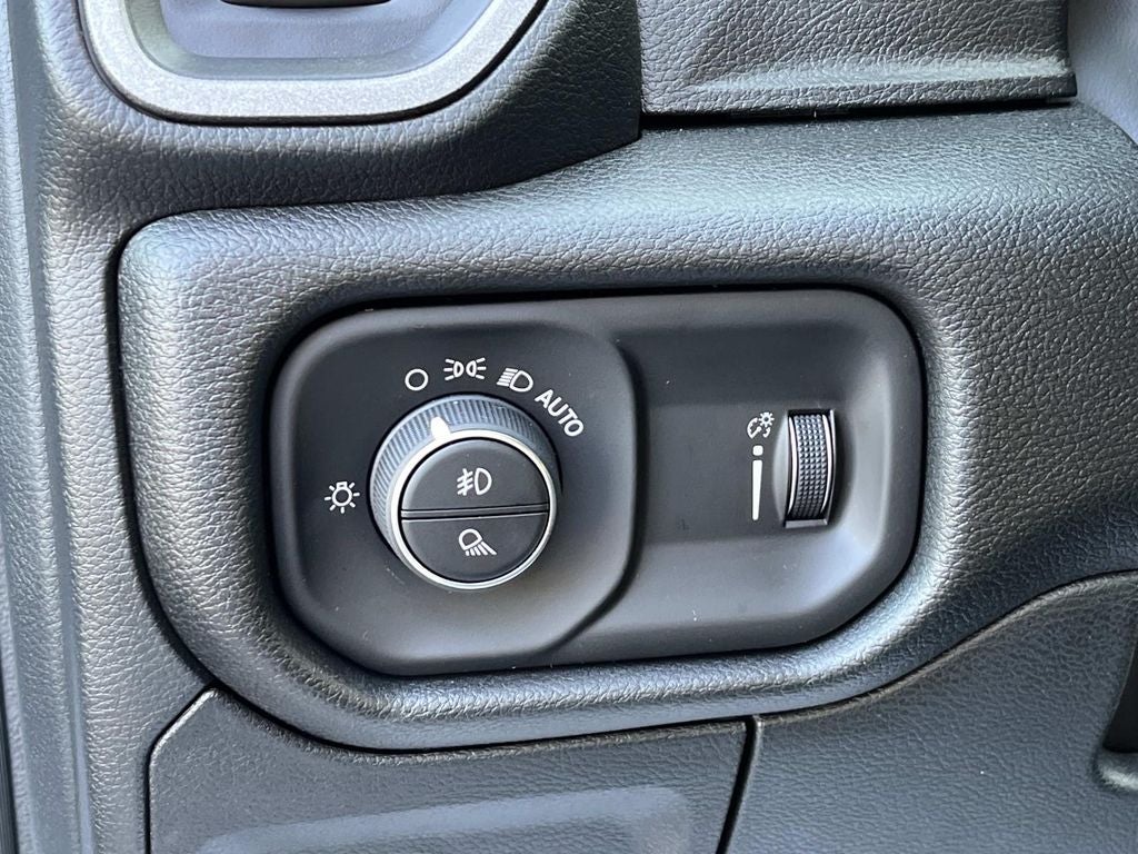 2026 RAM 1500 RAM 1500 EXPRESS CREW CAB 4X4 5'7' BOX