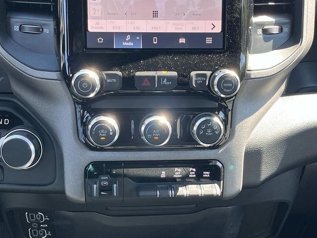 2026 RAM 1500 RAM 1500 EXPRESS CREW CAB 4X4 5'7' BOX