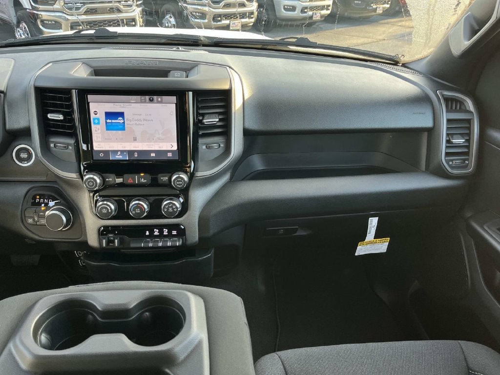 2027 RAM 1500 RAM 1500 EXPRESS CREW CAB 4X4 5'7' BOX