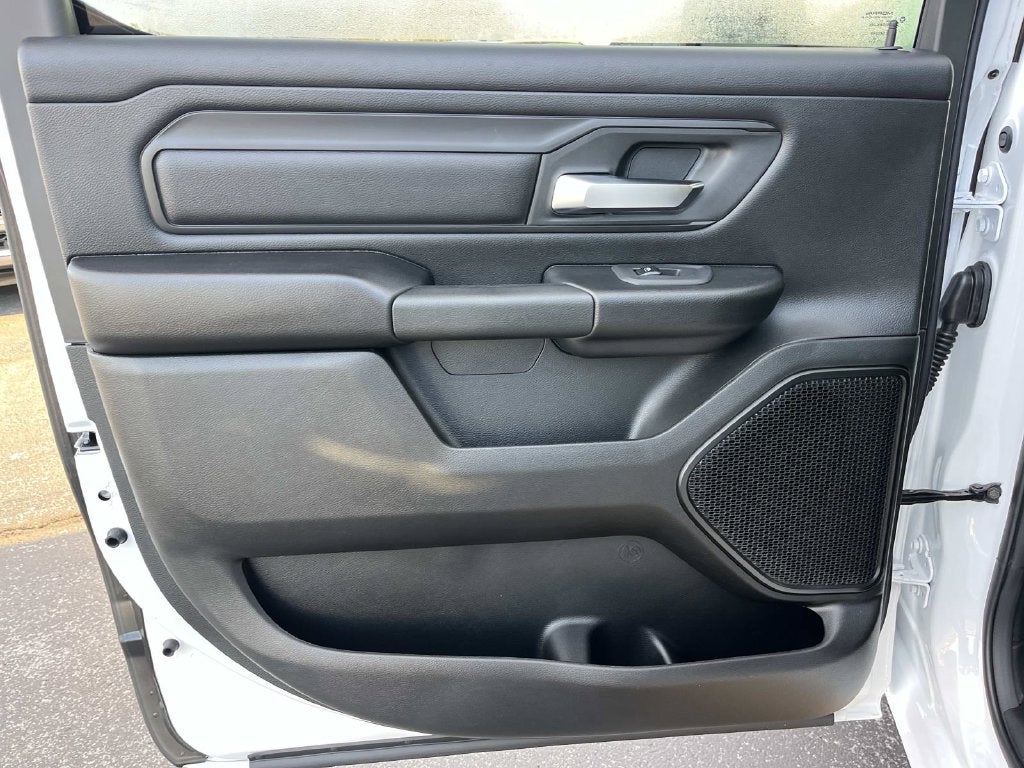 2027 RAM 1500 RAM 1500 EXPRESS CREW CAB 4X4 5'7' BOX