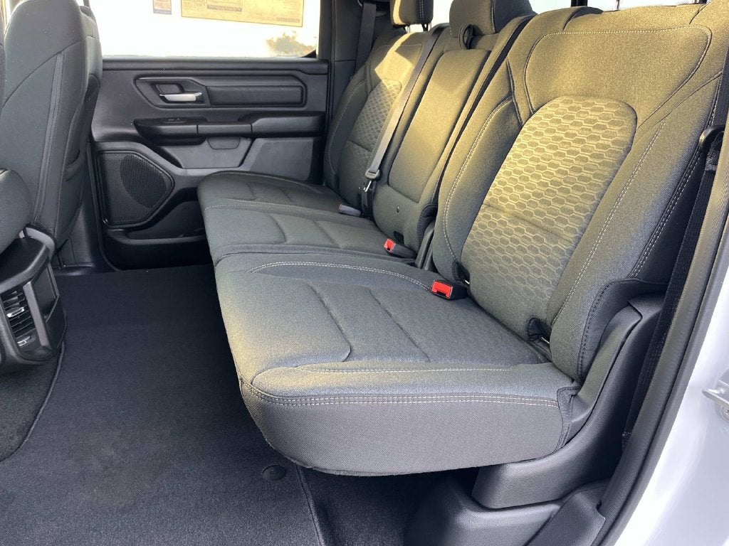 2027 RAM 1500 RAM 1500 EXPRESS CREW CAB 4X4 5'7' BOX