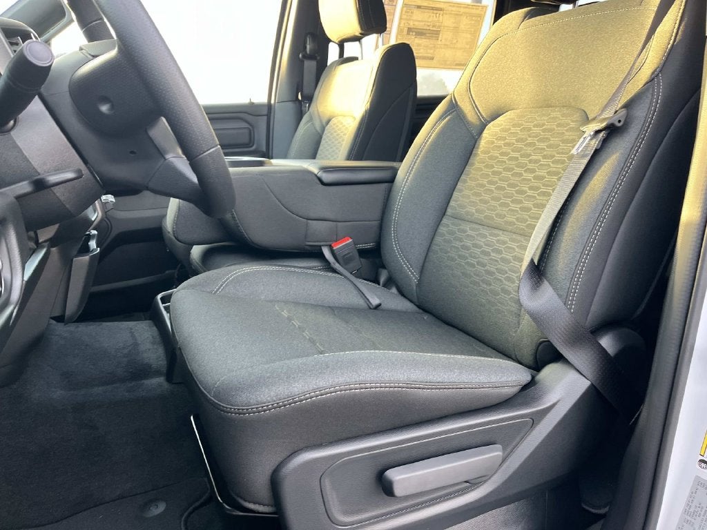 2027 RAM 1500 RAM 1500 EXPRESS CREW CAB 4X4 5'7' BOX