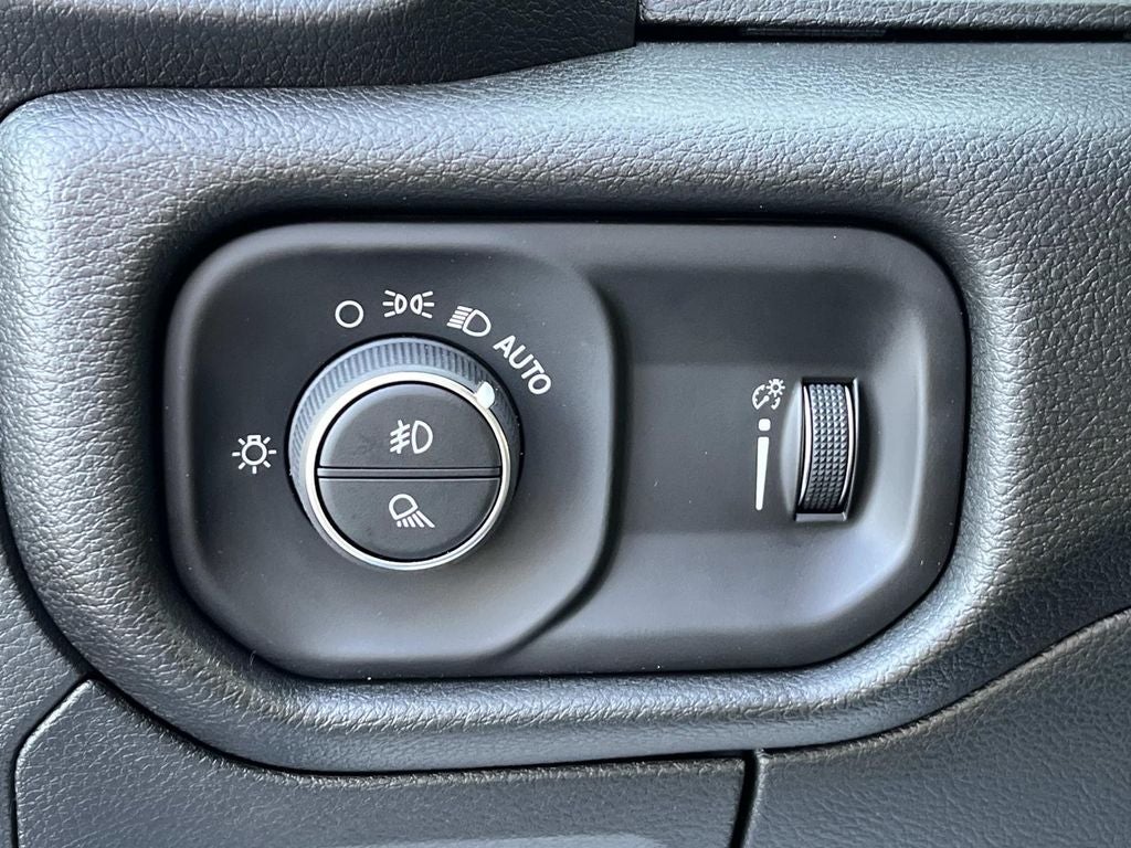 2026 RAM 1500 RAM 1500 WARLOCK CREW CAB 4X4 5'7' BOX