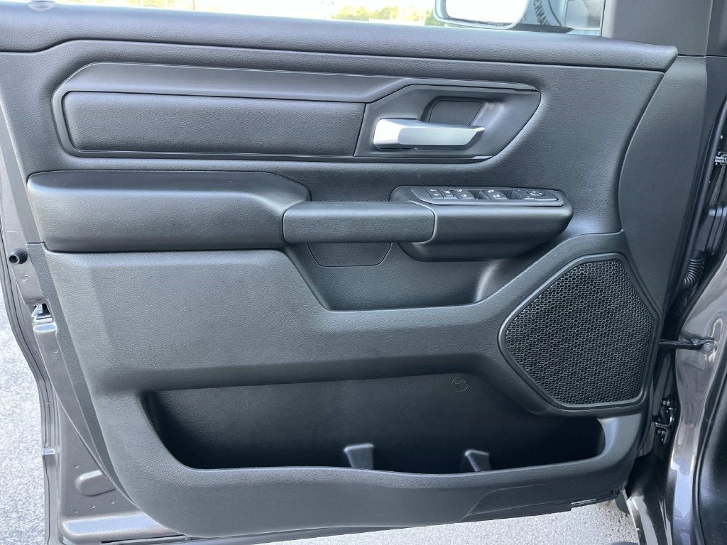 2027 RAM 1500 RAM 1500 EXPRESS CREW CAB 4X4 5'7' BOX