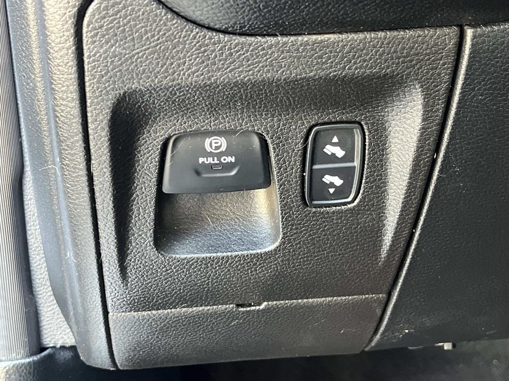 2021 RAM 1500 Big Horn Crew Cab 4x4 6'4' Box