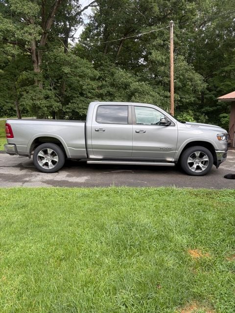 2020 RAM 1500 Laramie Crew Cab 4x4 6'4' Box