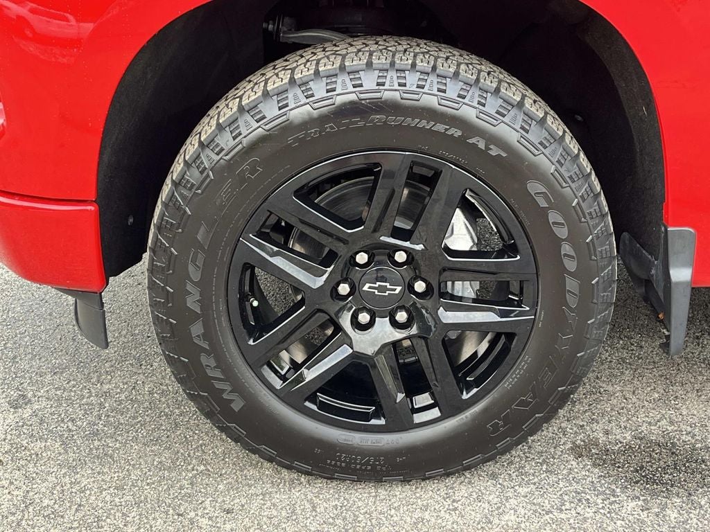 2025 Chevrolet Silverado 1500 4WD Crew Cab Standard Bed Custom