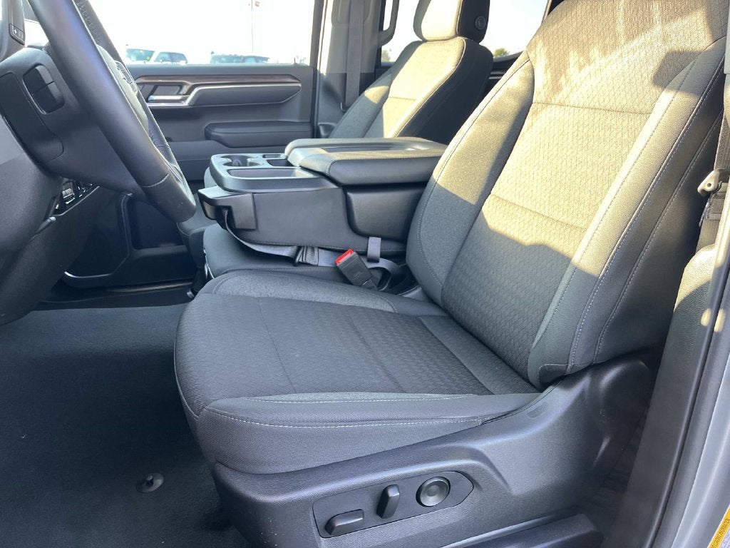 2026 Chevrolet Silverado 1500 4WD Crew Cab Standard Bed LT