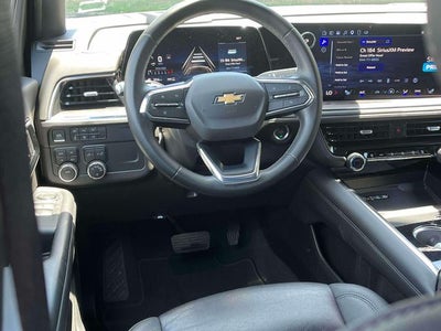 2025 Chevrolet Suburban 4WD LT