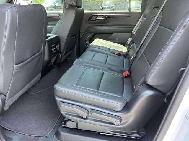 2025 Chevrolet Suburban 4WD LT