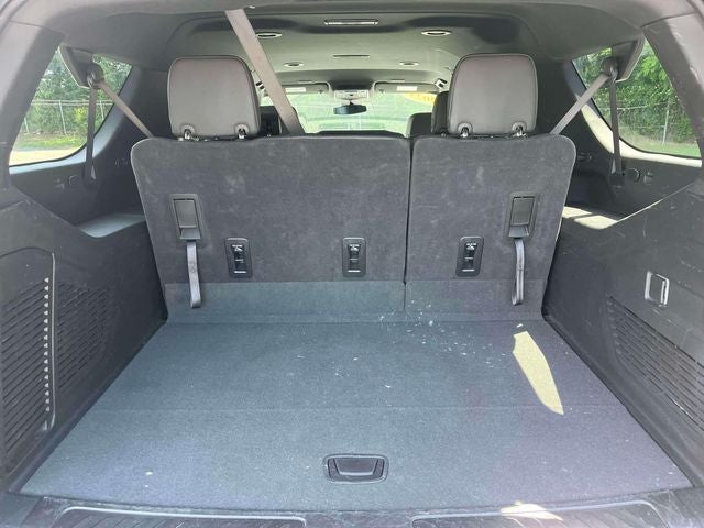 2025 Chevrolet Suburban 4WD LT