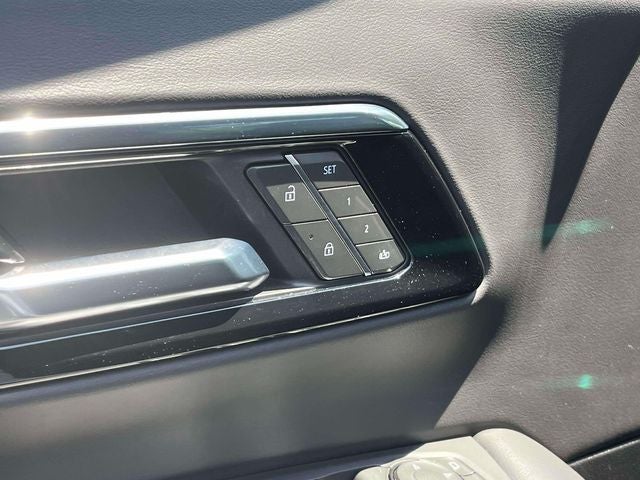 2025 Chevrolet Suburban 4WD LT