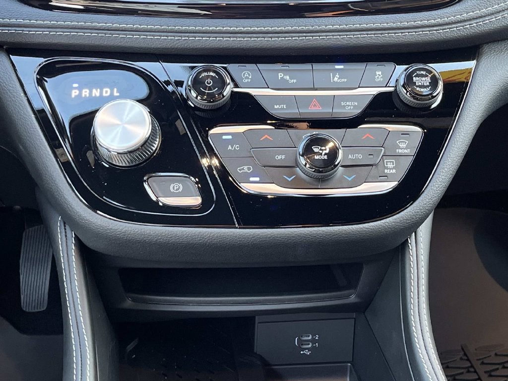2027 Chrysler Pacifica PACIFICA LIMITED