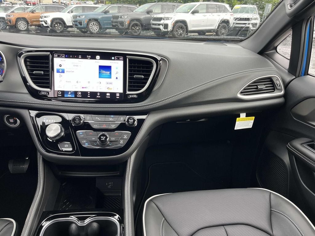 2027 Chrysler Pacifica PACIFICA LIMITED