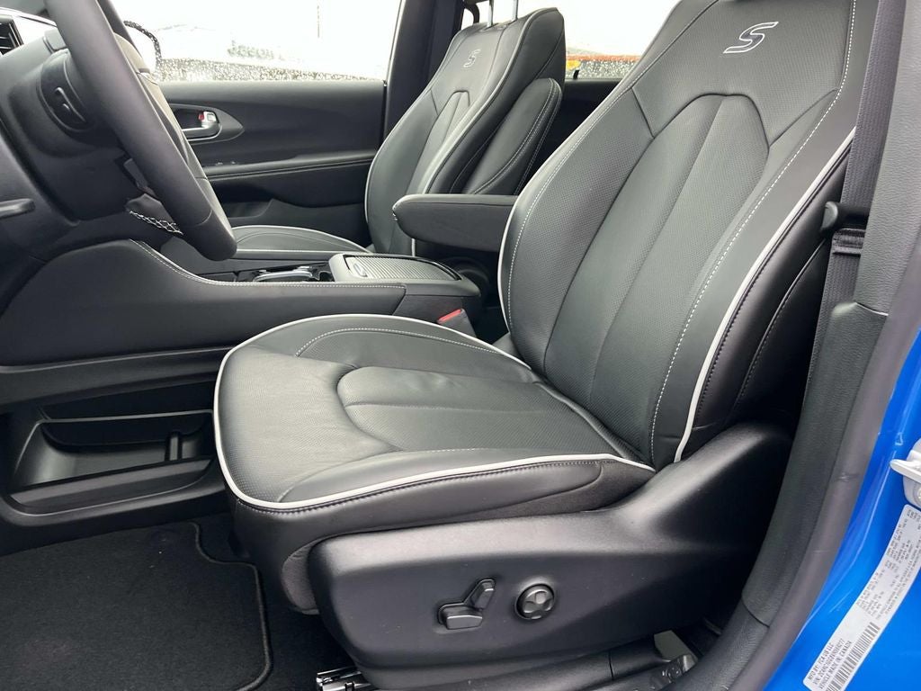 2027 Chrysler Pacifica PACIFICA LIMITED