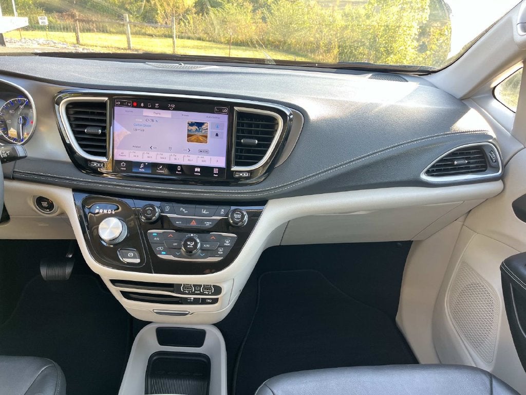 2022 Chrysler Pacifica Touring L AWD