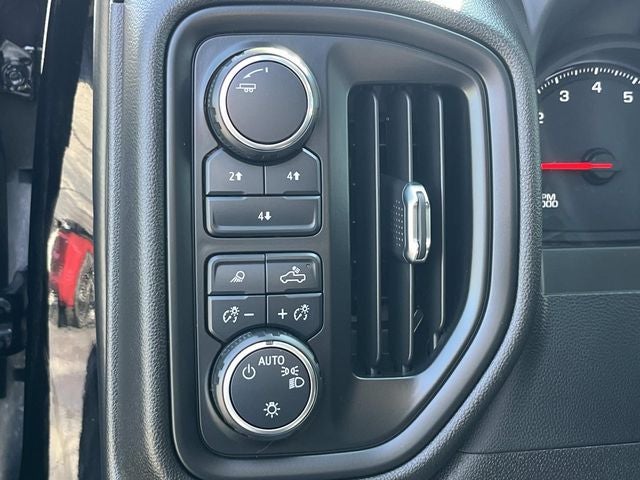 2024 Chevrolet Silverado 2500HD 4WD Crew Cab Standard Bed Custom