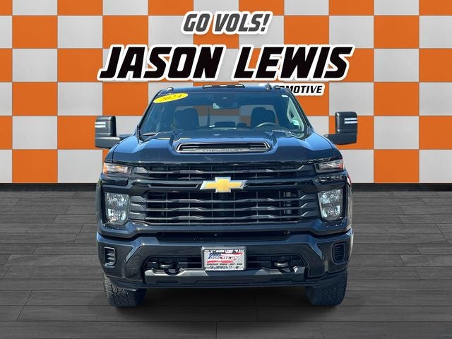 2024 Chevrolet Silverado 2500HD 4WD Crew Cab Standard Bed Custom