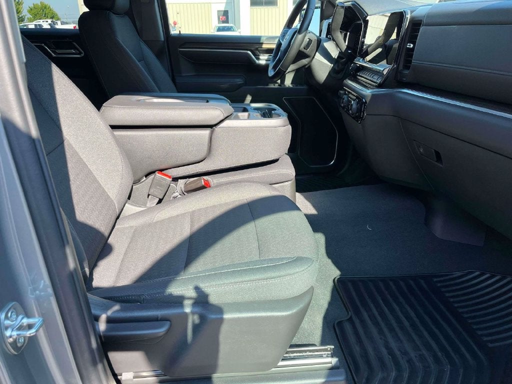 2026 Chevrolet Silverado 1500 4WD Crew Cab Standard Bed LT