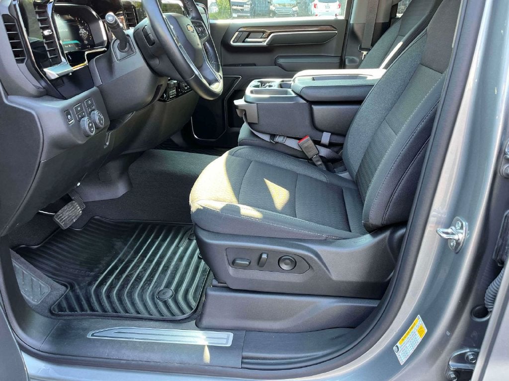 2026 Chevrolet Silverado 1500 4WD Crew Cab Standard Bed LT