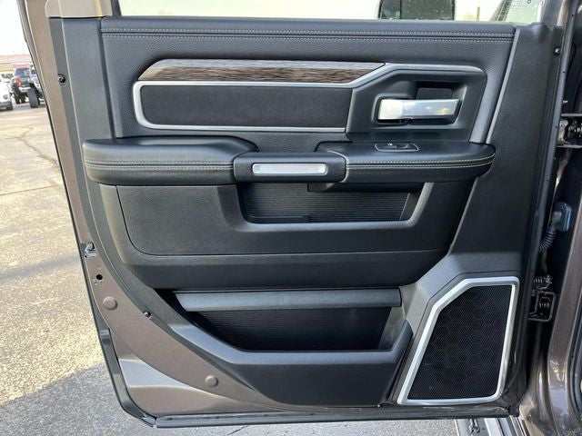 2019 RAM 3500 Laramie Crew Cab 4x4 6'4' Box