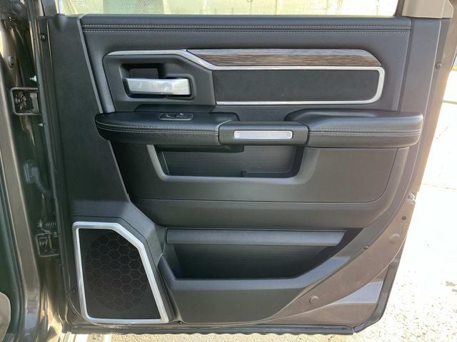 2019 RAM 3500 Laramie Crew Cab 4x4 6'4' Box