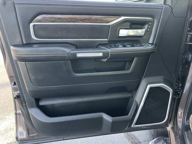2019 RAM 3500 Laramie Crew Cab 4x4 6'4' Box