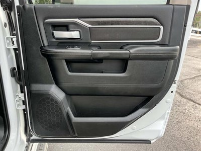 2024 RAM 3500 Big Horn Crew Cab 4x4 8' Box