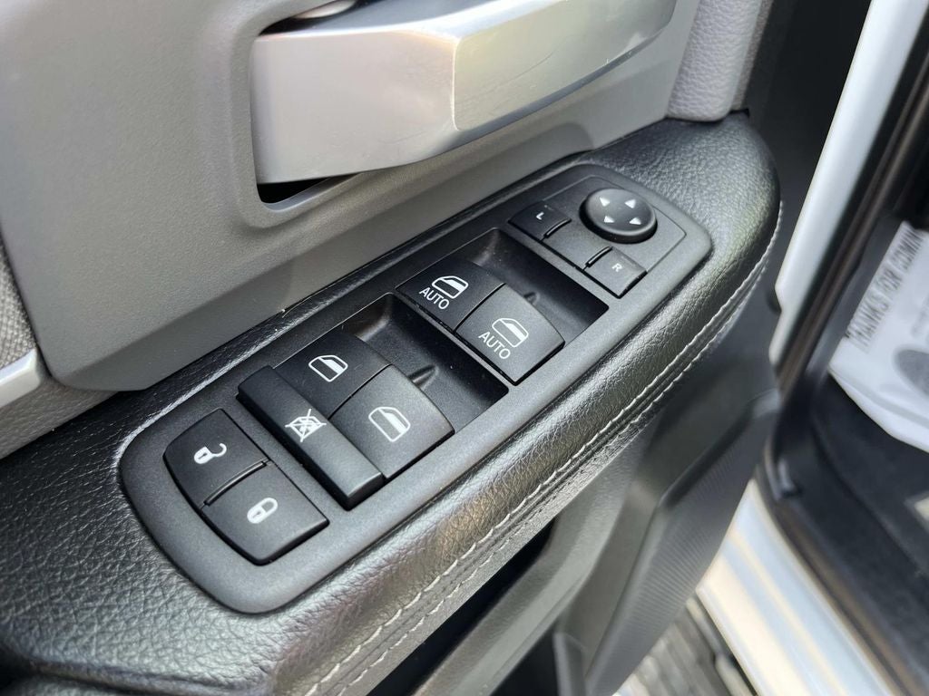 2022 RAM 3500 Big Horn Crew Cab 4x4 8' Box