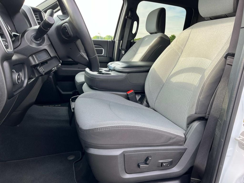 2024 RAM 3500 Big Horn Crew Cab 4x4 8' Box