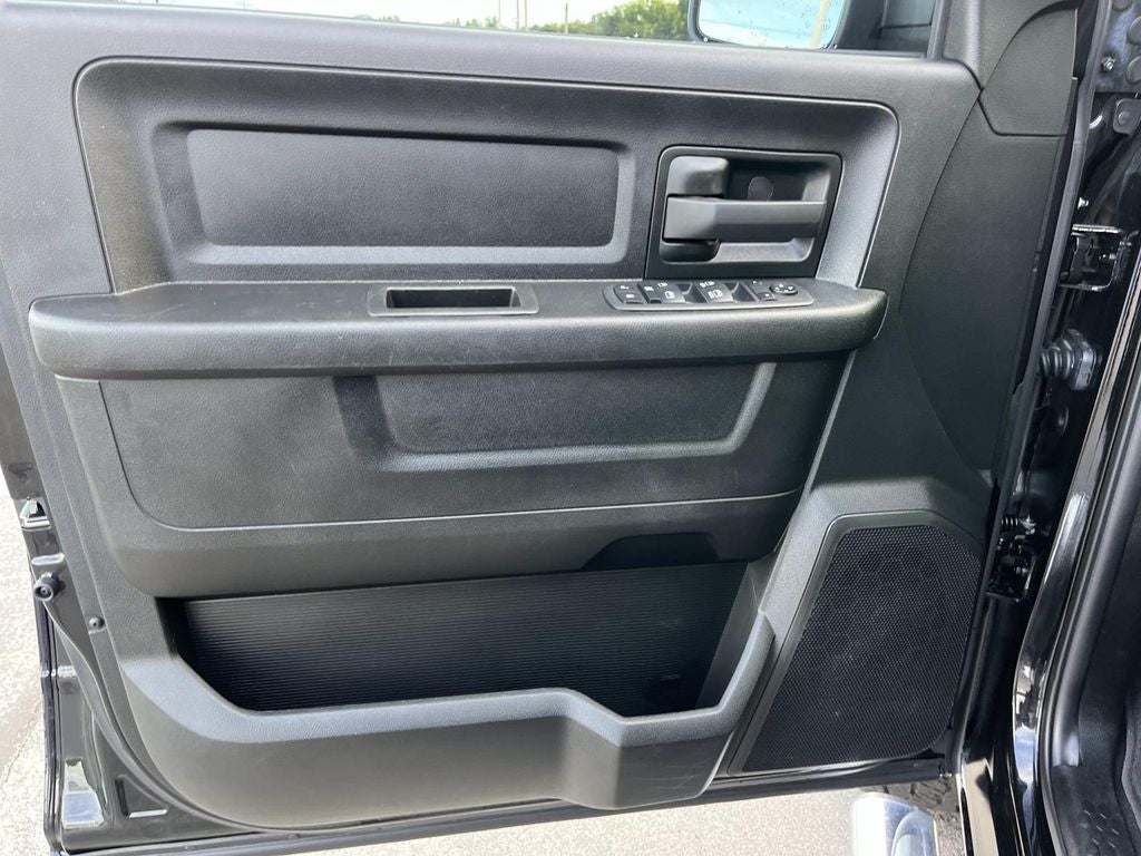 2023 RAM 1500 Classic Tradesman Crew Cab 4x4 5'7' Box