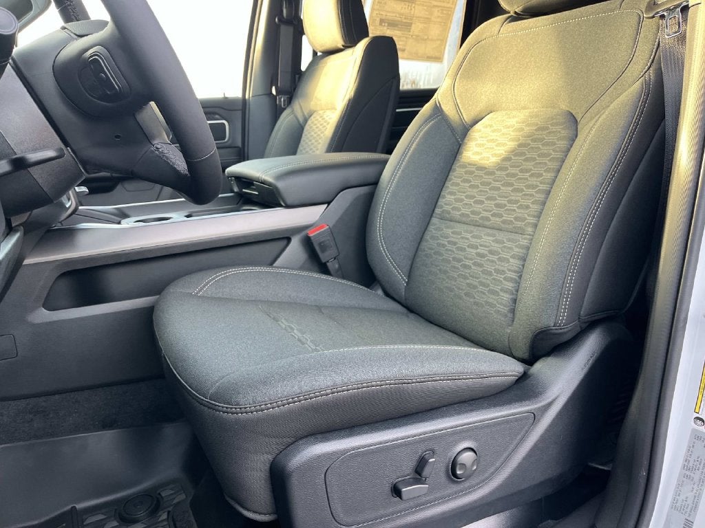 2027 RAM 1500 RAM 1500 BIG HORN CREW CAB 4X4 5'7' BOX