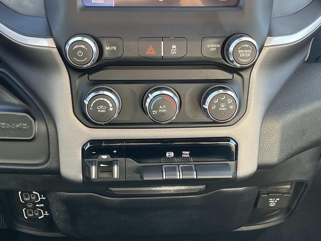2022 RAM 2500 Big Horn Crew Cab 4x4 6'4' Box