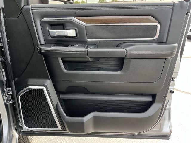 2024 RAM 2500 Laramie Crew Cab 4x4 6'4' Box