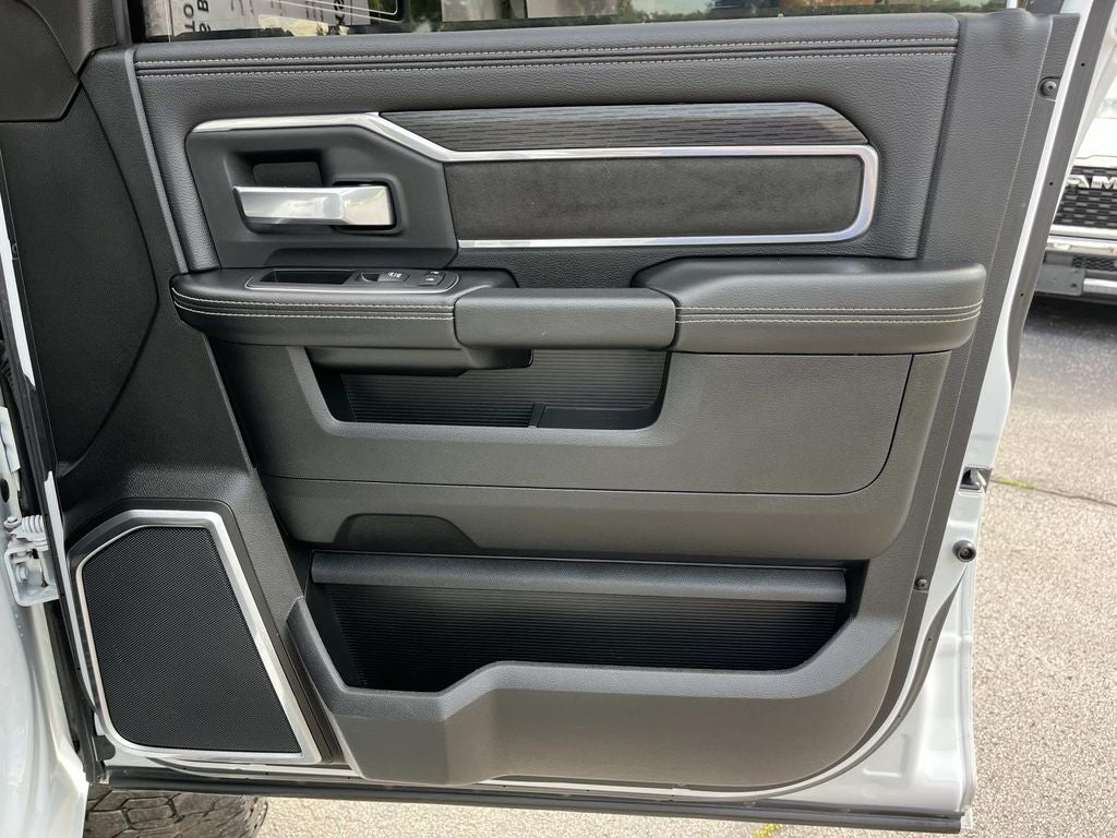 2024 RAM 2500 Laramie Crew Cab 4x4 6'4' Box