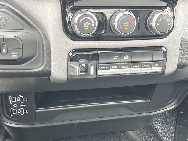 2026 RAM 4500HD RAM 4500 TRADESMAN CHASSIS REGULAR CAB 4X4 84' CA