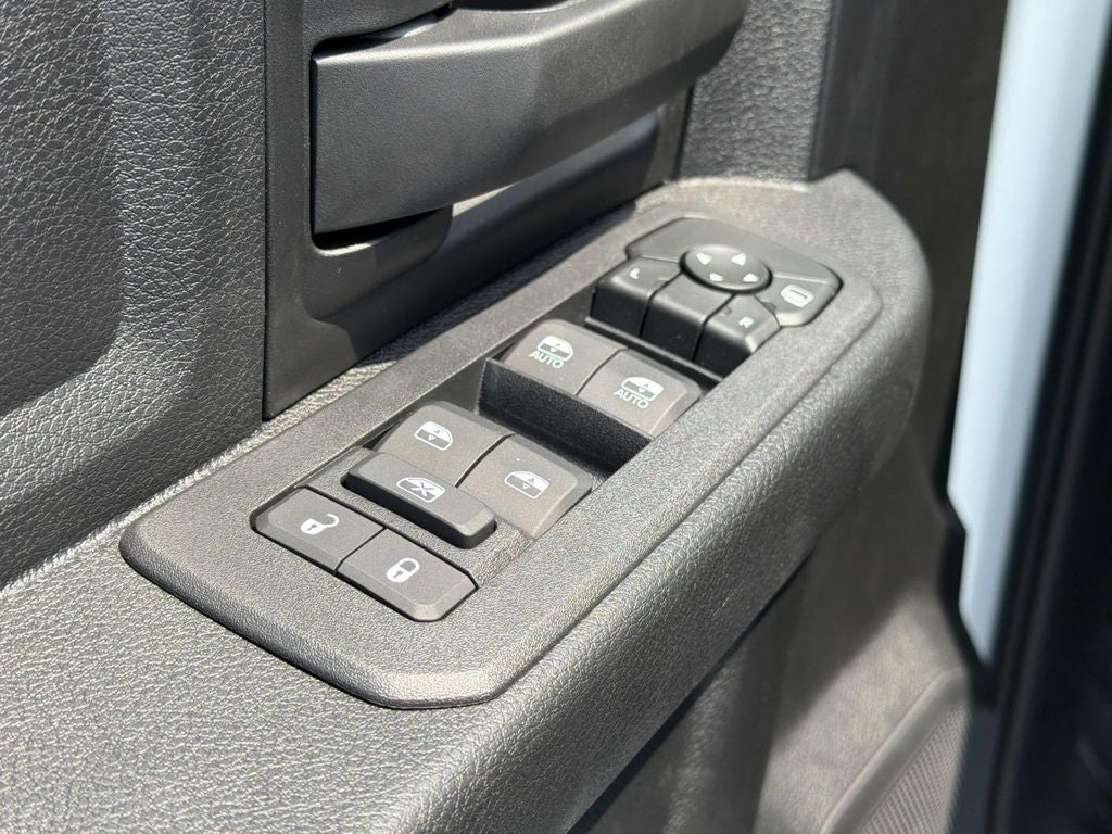 2026 RAM 5500HD RAM 5500 TRADESMAN CHASSIS CREW CAB 4X4 60' CA