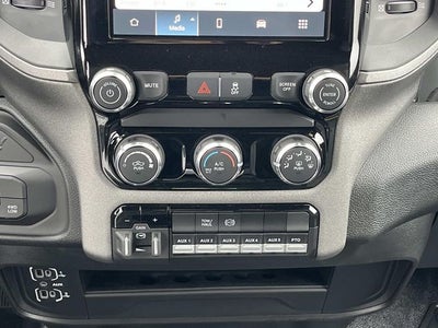 2026 RAM 5500HD RAM 5500 TRADESMAN CHASSIS CREW CAB 4X4 84' CA